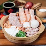 N12. Deluxe Claypot Noodles 豪华煲仔伊面