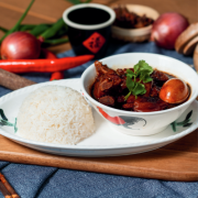 R4. Pig Trotter Vinegar with Steam Rice 猪脚醋配白饭
